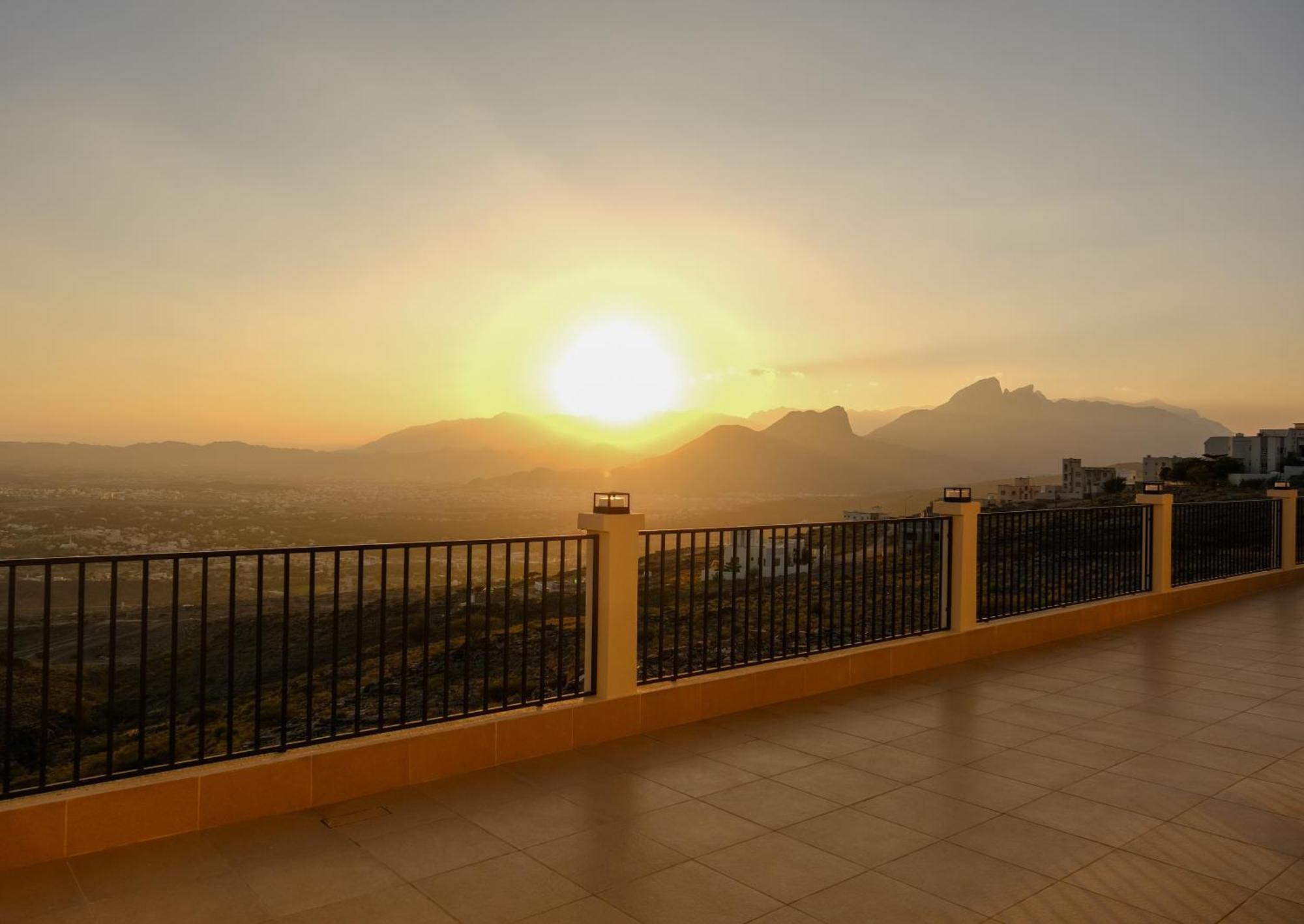 Hotel Sunset Sky à Misfāh Extérieur photo